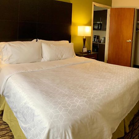 Holiday Inn Express Hotel & Suites Edmond By Ihg Ngoại thất bức ảnh