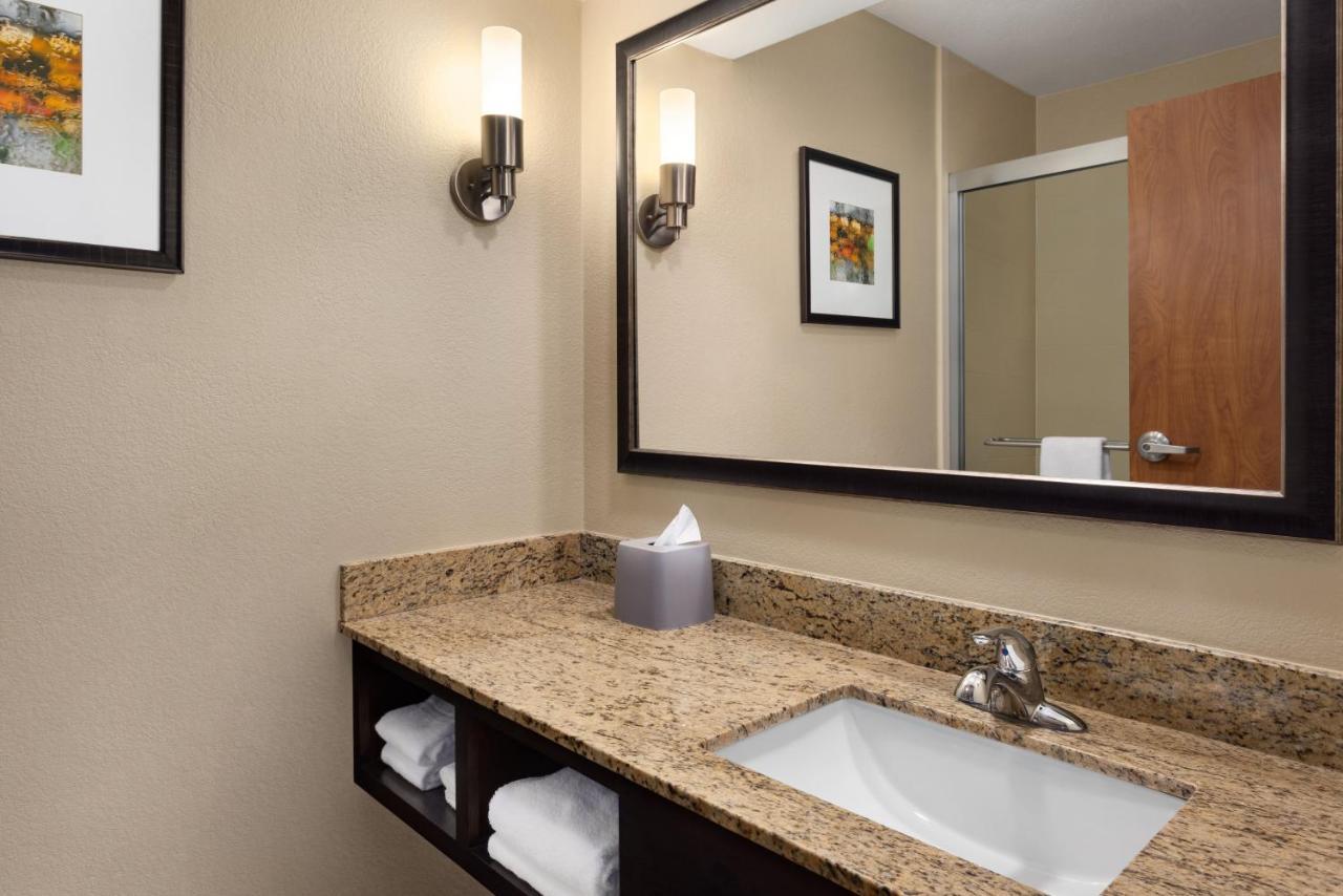 Holiday Inn Express Hotel & Suites Edmond By Ihg Ngoại thất bức ảnh