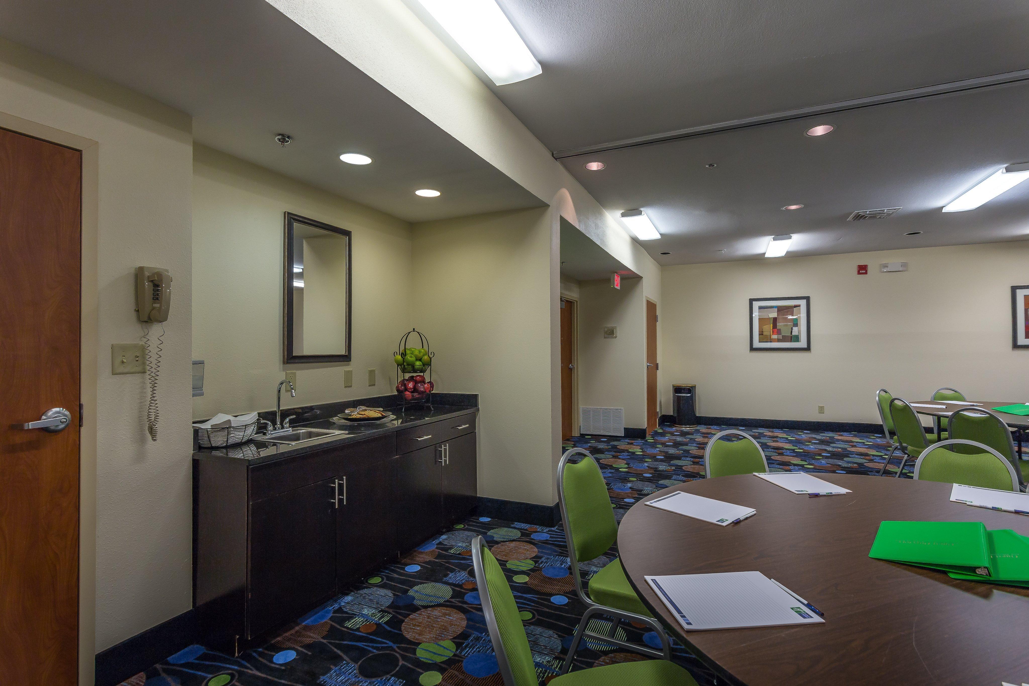 Holiday Inn Express Hotel & Suites Edmond By Ihg Ngoại thất bức ảnh